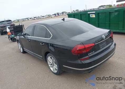 2017 Volkswagen Passat 1.8T Se z USA, uszkodzony, nr VIN 1VWGT7A37HC063658